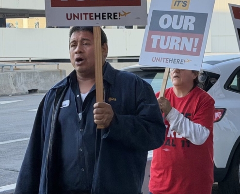 Airline catering workers picket at LAX 12/17/25